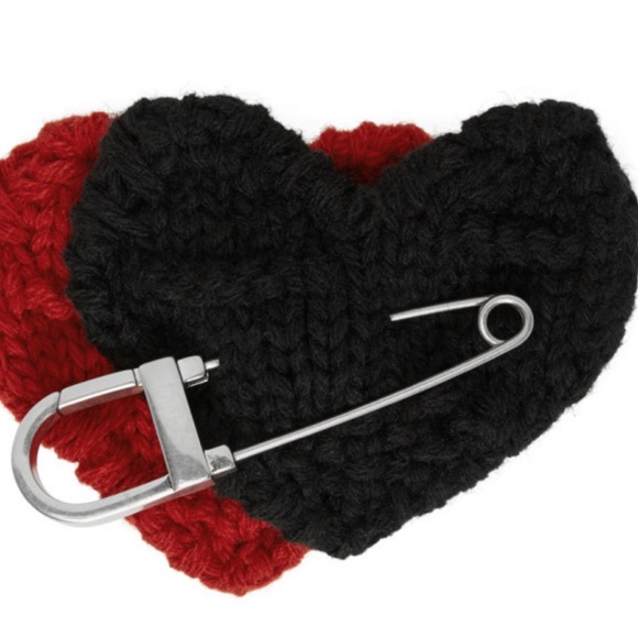 PRADA Spille in tessuto knitted heart
Nero+Rosso ❤️❤️❤️ - Picture 2 of 15